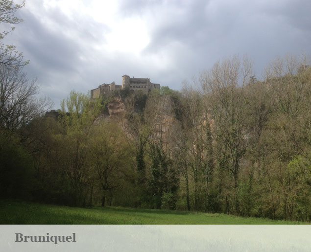 photo vue du chateau de Bruniquel