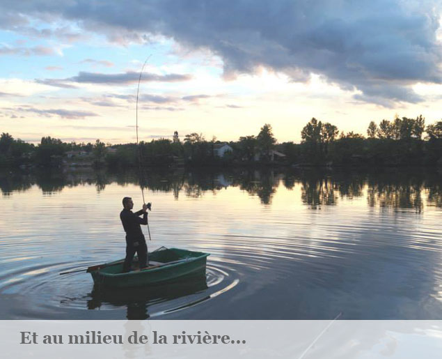 photo pecheur en famille en barque sur le Tarn